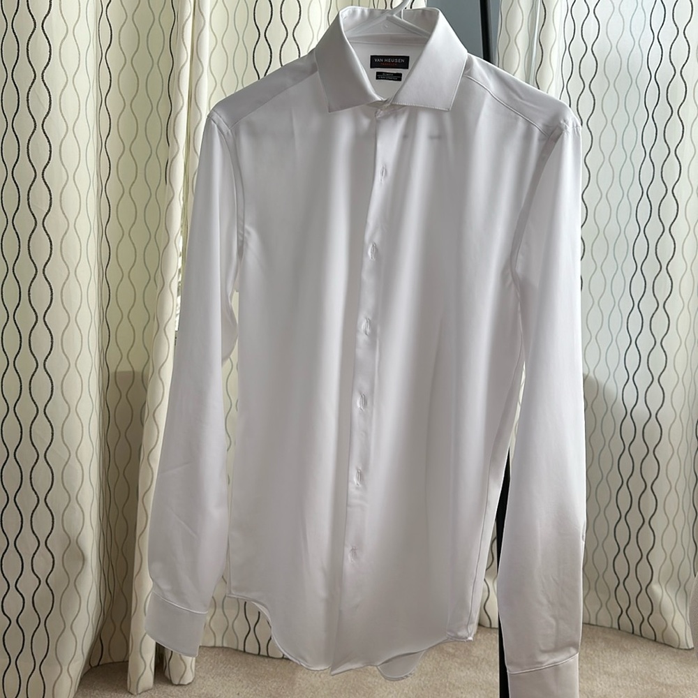 Men’s slim fit white dress shirt